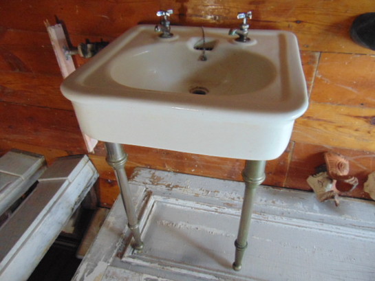 Vintage bathroom sink deals